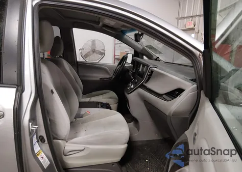 2017 Toyota Sienna Xle Premium 7 Passenger z USA, uszkodzony, nr VIN 5TDDZ3DC7HS183144